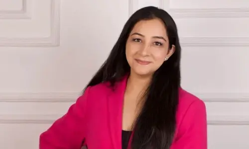 Moisturise the skin, use petroleum jelly on lips on Holi: Makeup expert Harlin Sachdeva