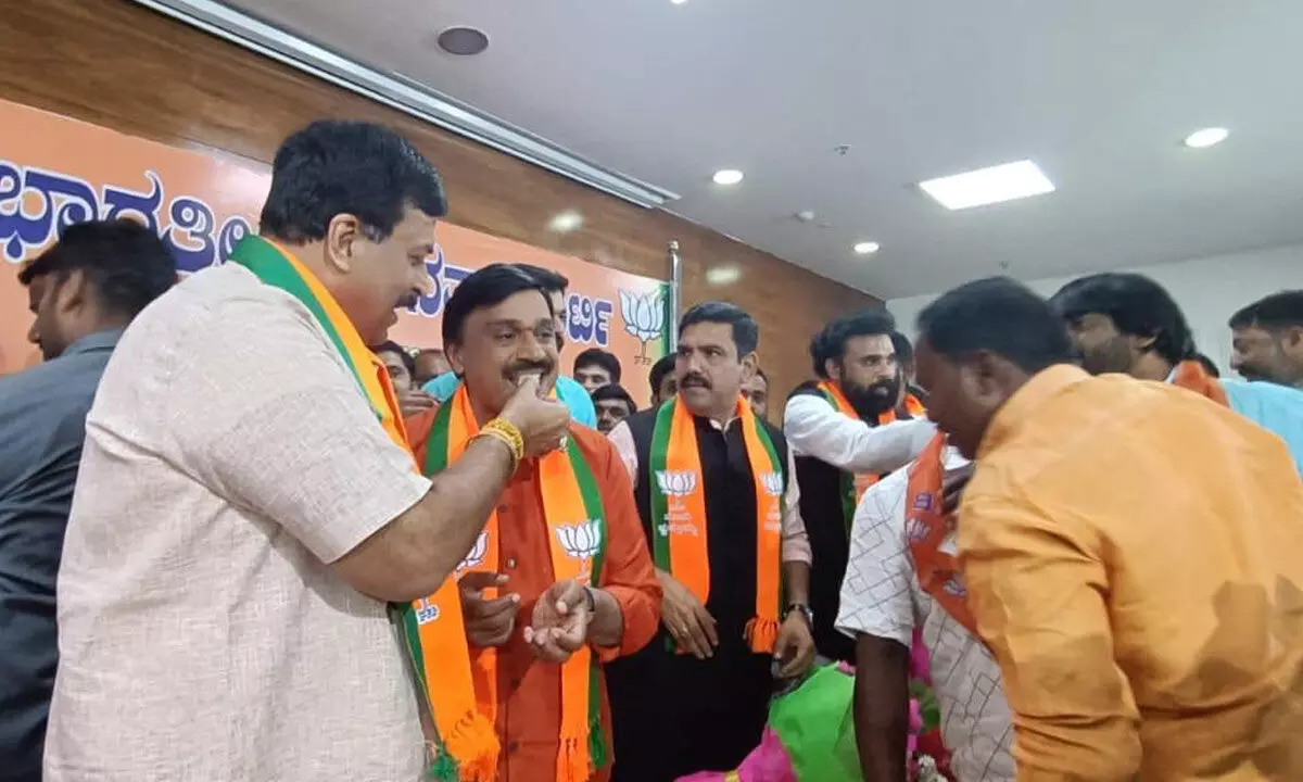 Gali Janardhan Reddy joins the BJP in the presence of Yediyurappa