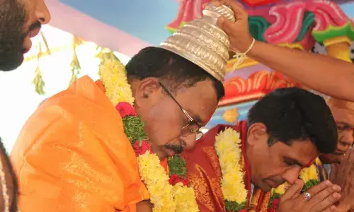 Congress parliamentary candidate Malluravi visited the Vattem temple