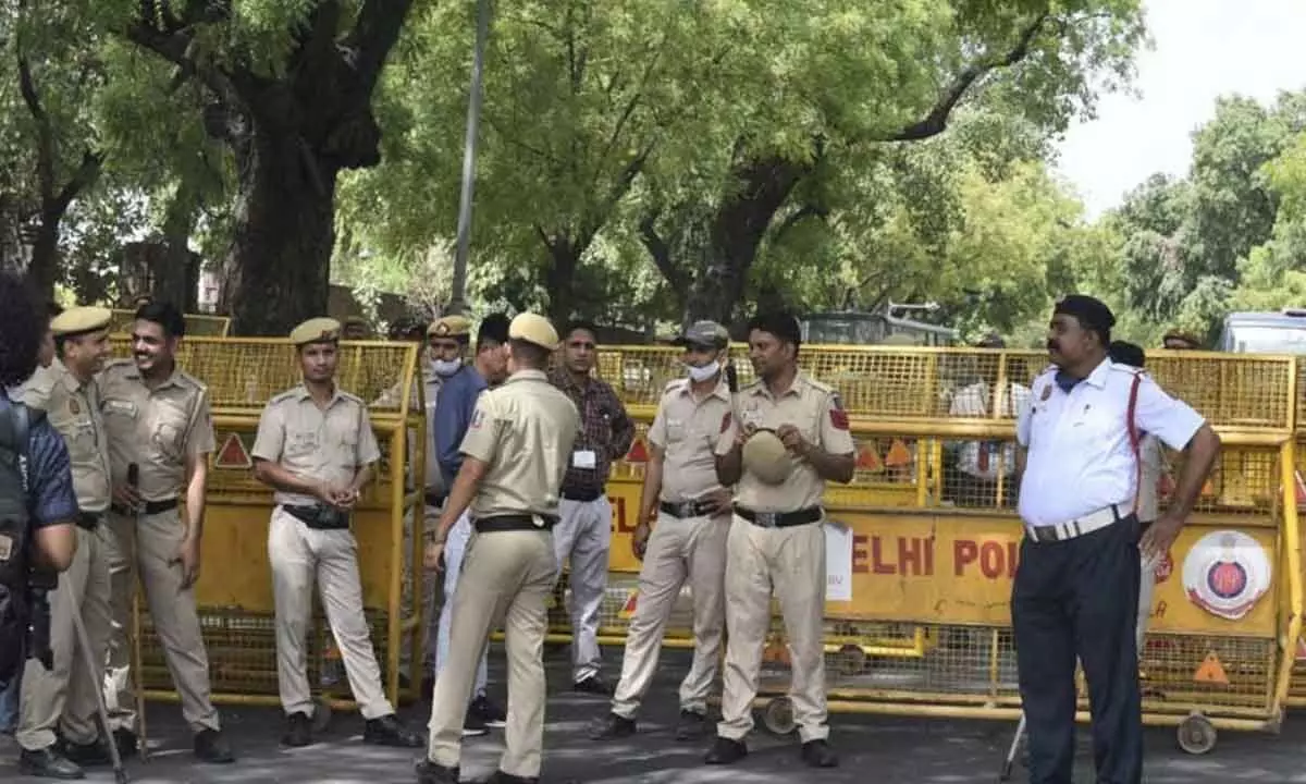 Delhi Police Heightens Security At PM Modis Residence Amid AAP Protest Threats