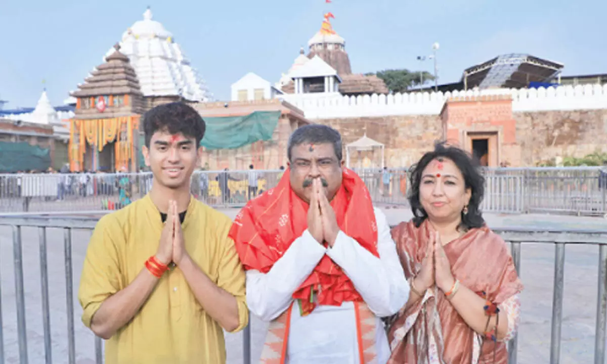 Pradhan visits Puri temple after returning to electoral fray