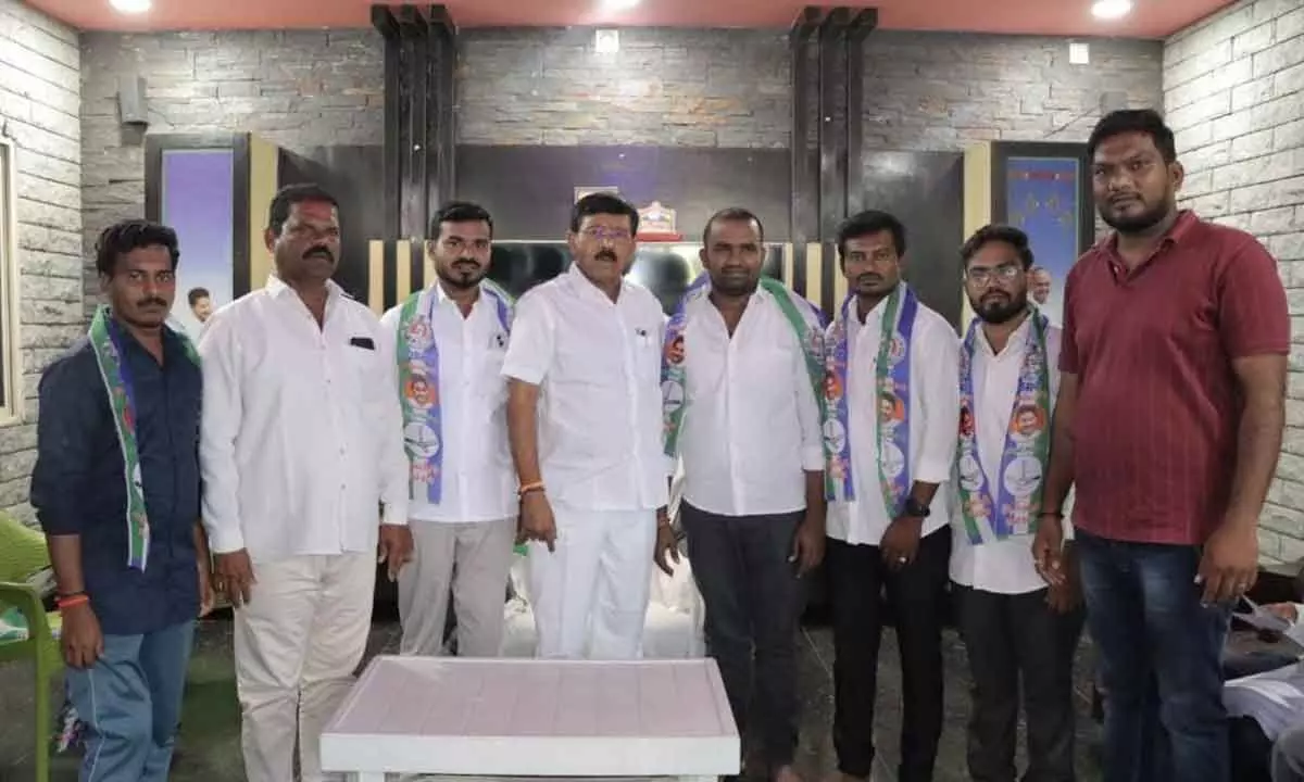 Four TDP leaders join in YSRCP in Jaladanki mandal