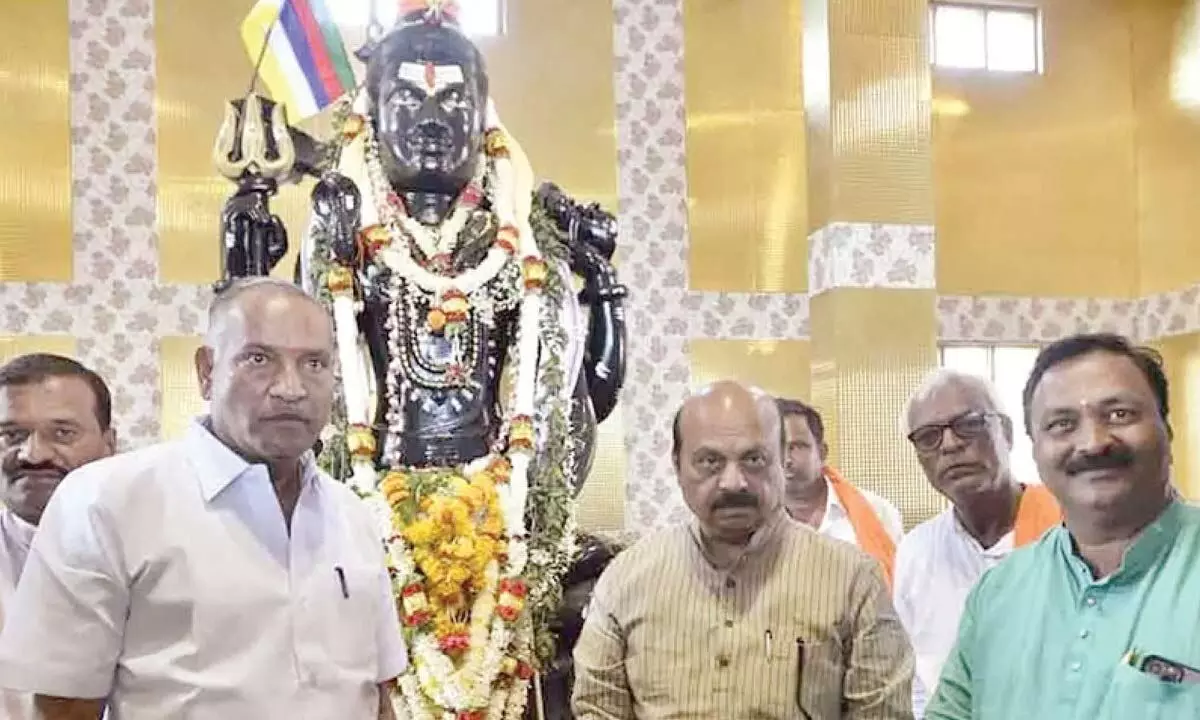 Political leaders engage in temple visits ahead of LS polls