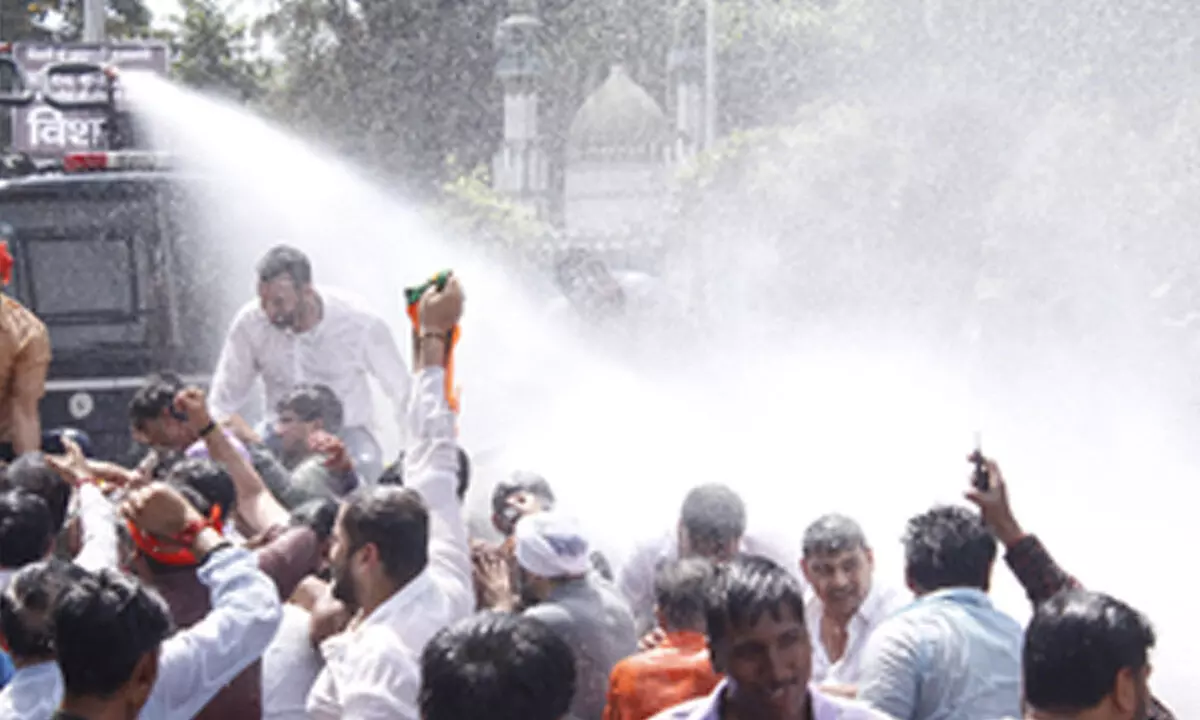 Water cannon used on BJP workers seeking Delhi CM Kejriwals resignation