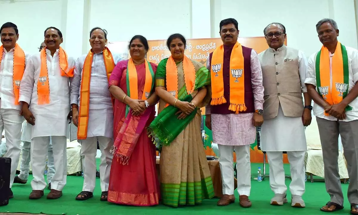 BJP state president Daggubati Purandeswari with Lok Sabha candidates from the state at party office-bearers meeting in Vijayawada on Tuesday Photo: Ch Venkata Mastan