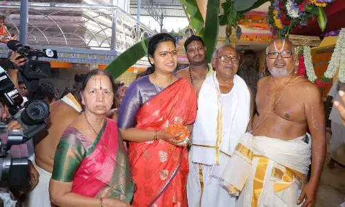 Minister for Medical and Health Vidadala Rajini participating in Goda Sameta Kamya Siddhi Venkatachala Swamy Kalyana Mahotsavam in Old Guntur on Monday