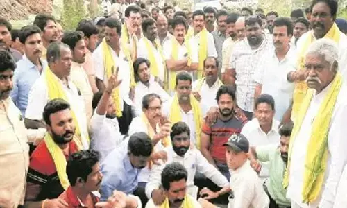 TDP activists protest demanding that Nallamilli Ramakrishna Reddy should be retained as candidate for Anaparthi constituency at Ramavaram on Monday