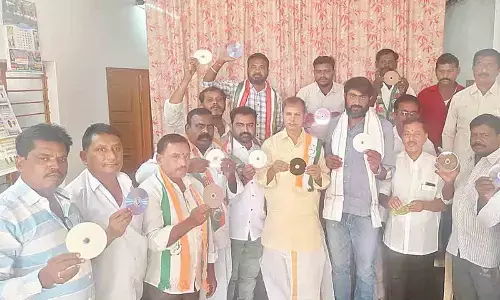 Tulasi Reddy releases Congress campaign audio