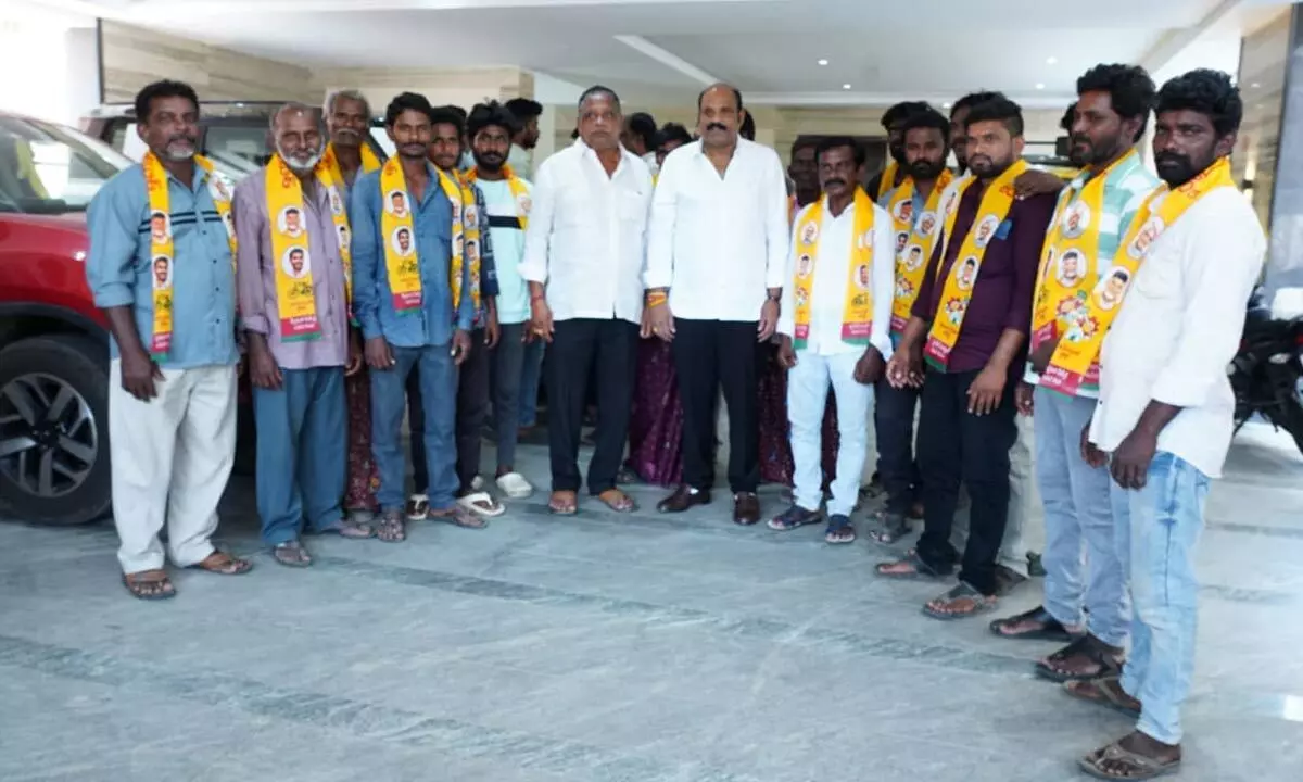 Yarlagadda Venkatrao gains momentum during campaign in Gannavaram
