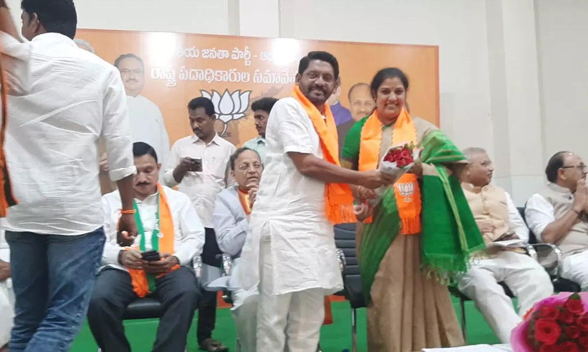 Handloom weavers leader joined in BJP in Anantapur