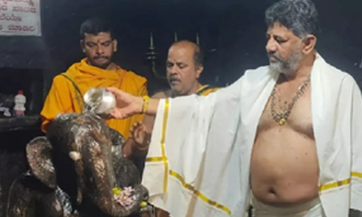 Shivakumar continues temple visits for 2nd day, asks whats wrong with special puja for CMs post