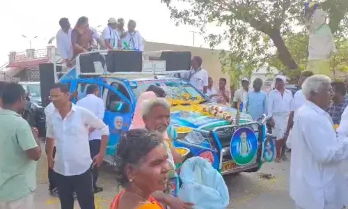 Mekapati Rajagopal Reddy, YSRCP candidate for Udayagiri Assembly constituency, taking part in Sankalpa Yatra on Tuesday