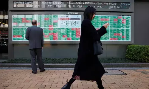 Yens drop to 1990 low lifts Nikkei; China stocks sag