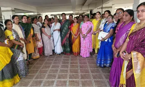 Kesineni Chinnis wife campaigns in Vijayawada East