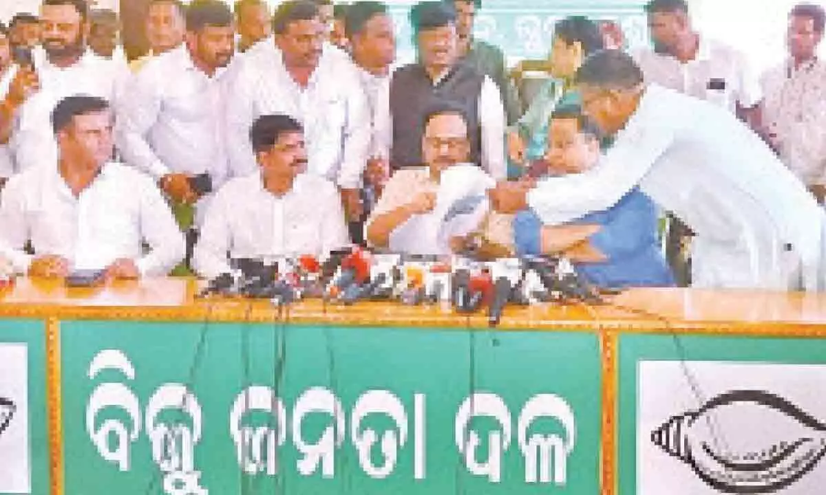 Manmath joins BJD, to contest from Bhubaneswar