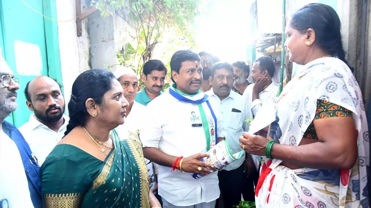 Velampalli Srinivasa Rao campaigns in 25th division in Vijayawada Central Constituency