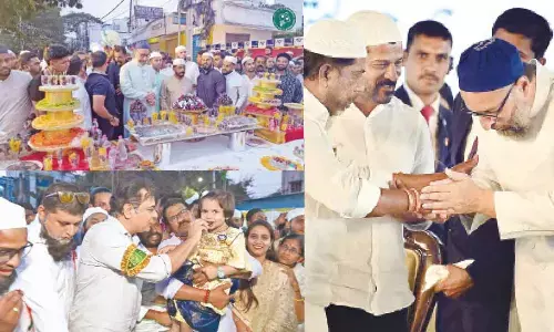 Parties host lavish Iftar dos as bait to lure Muslim voters