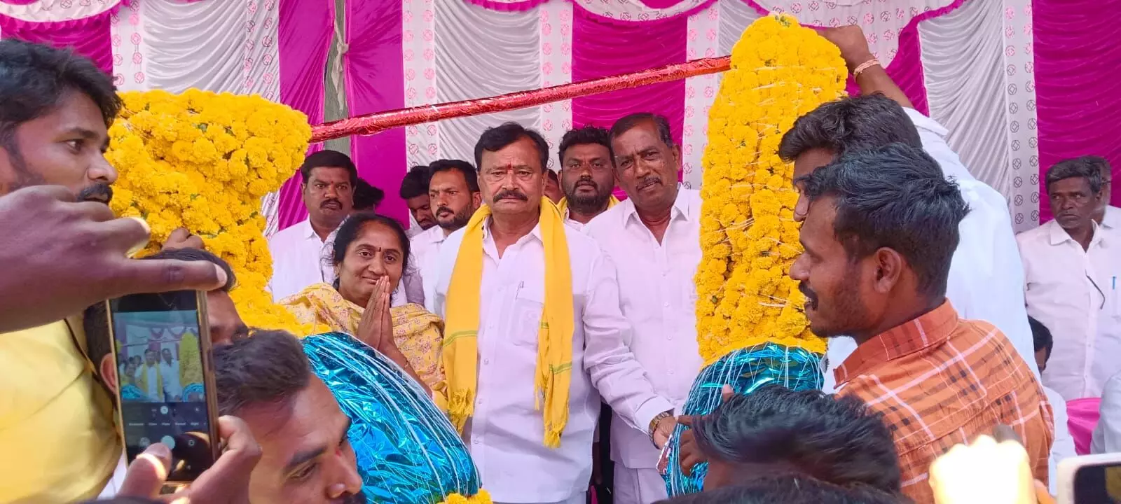 TDP celebrates party formation day in Hindupur