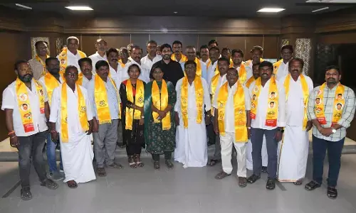 Several YSRCP leaders joinin TDP in Chilakaluripet