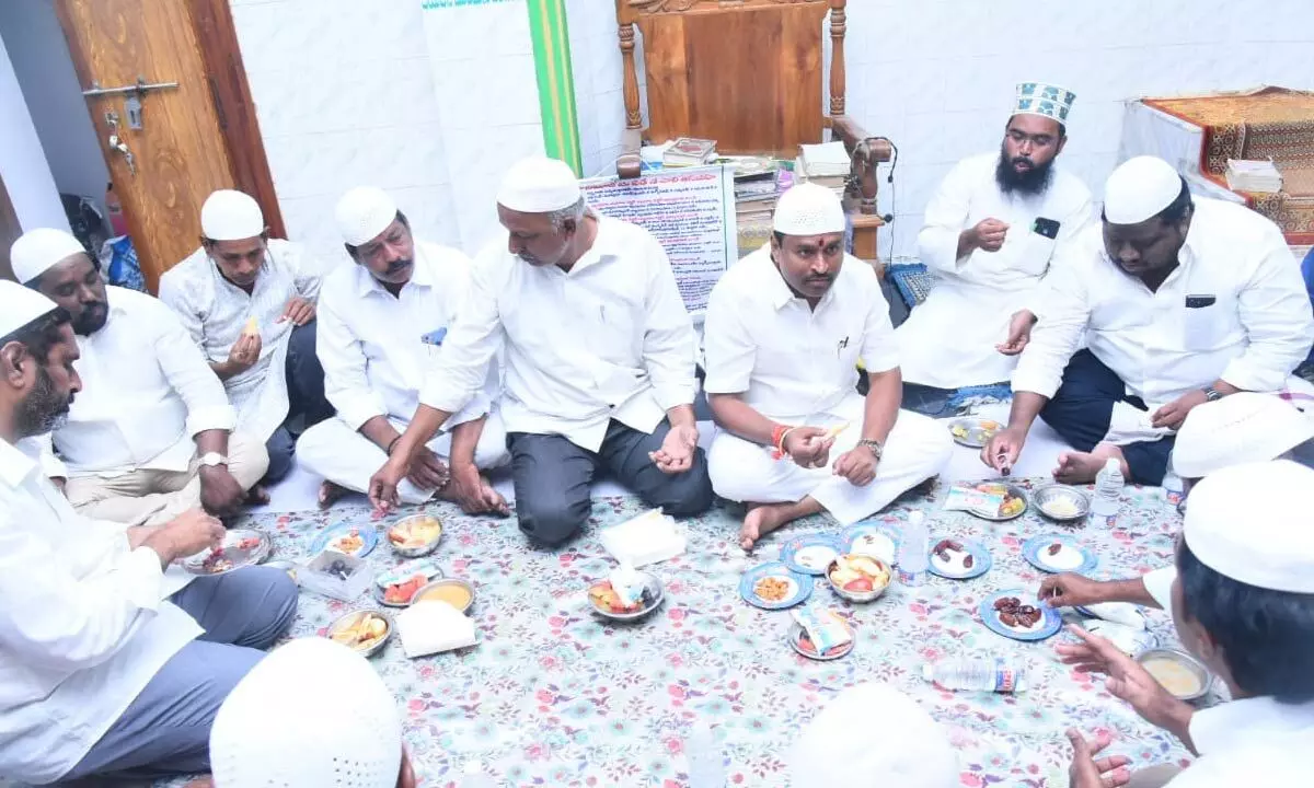 Vellampally Srinivasa Rao participates in iftar party in Vijayawada
