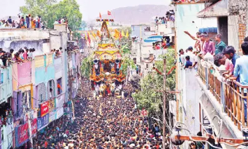 Kadiri: Sea of devotees at Kadiri Rathotsavam