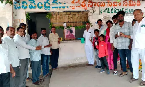 To satisfy the hunger of passengers Sathya Sai free Chalivendra is set up at RTC bus stand..
