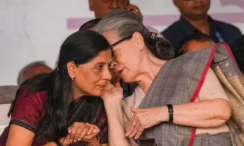 Congress leader Sonia Gandhi and Delhi CM Arvind Kejriwals wife Sunita Kejriwal during I.N.D.I.A. blocs Loktantra Bachao Rally at Ramleela Maidan, in New Delhi on Sunday