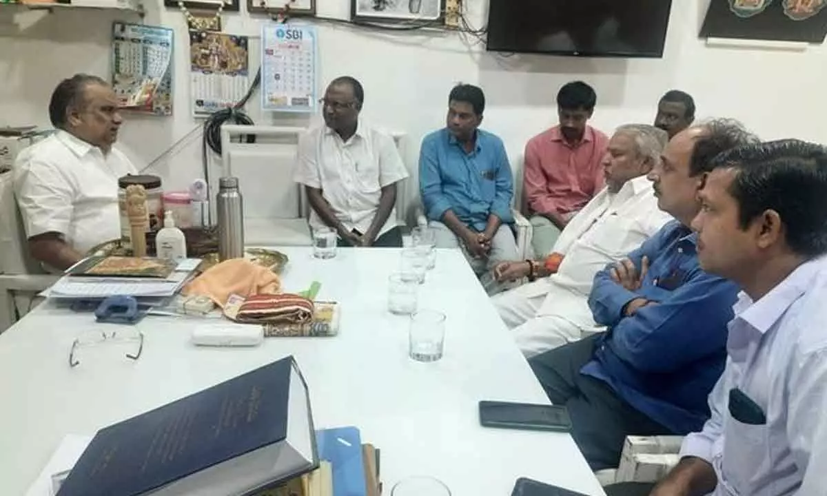 Kapu leaders of West Godavari and Guntur districts meeting Mudragada Padmanabham at the latter’s residence at Kirlampudi on Sunday