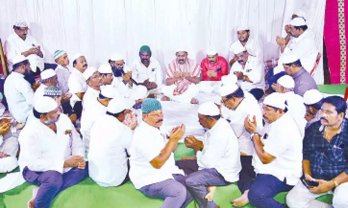 Audimulapu Suresh offering prayers at Iftar party in Singaraya Konda on Sunday