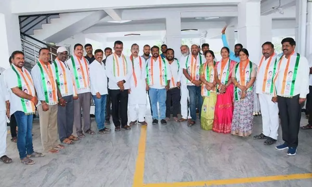 8 BRS councillors switch to Congress