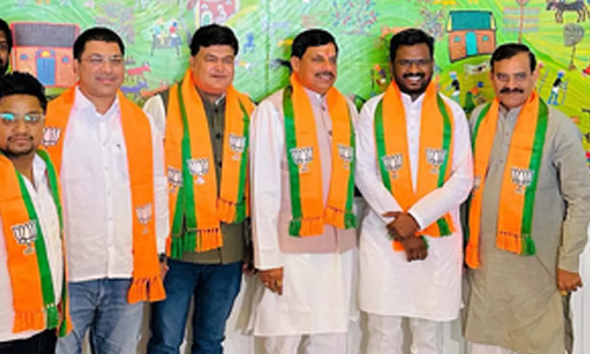 Jolt to Cong in MP as Chhindwara Mayor Vikram Ahake joins BJP