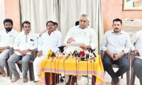 Malladi Vishnu slams Naidu for causing ‘inconvenience’ to pensioners