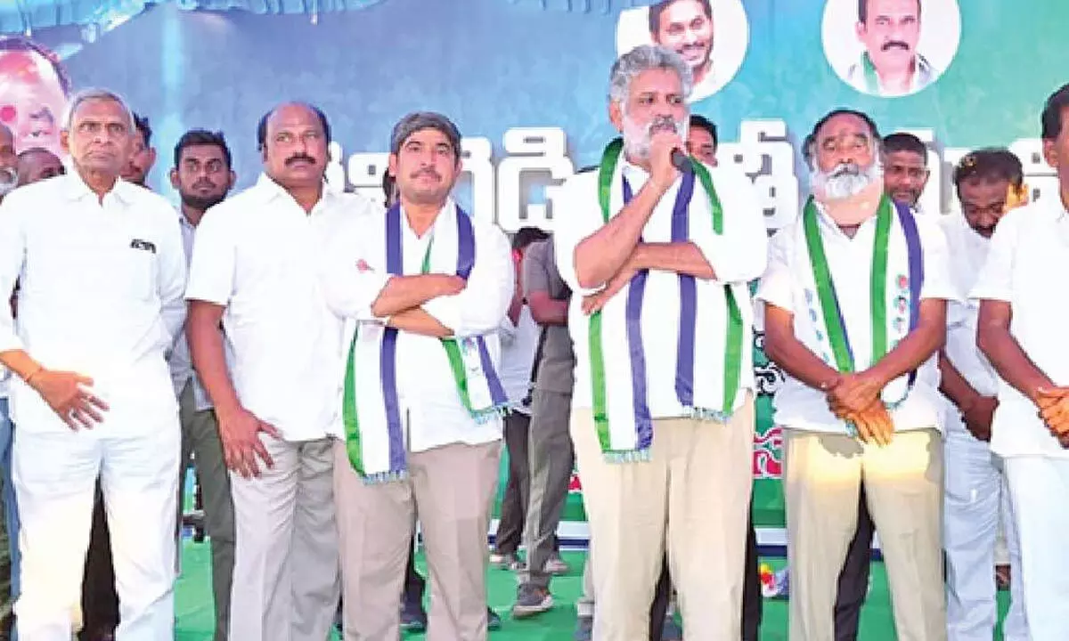 YSRCP Ongole MP candidate Chevireddy Bhaskar Reddy speaking at a meeting in Markapuram on Monday