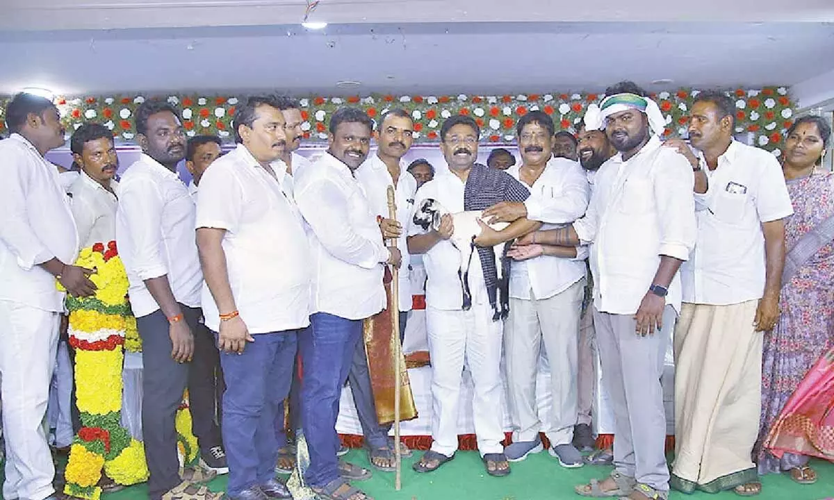 Yadava community representatives felicitating Minister Dr Audimulapu Suresh at a meeting in Singarayakonda on Monday