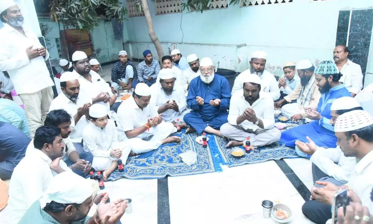 Vellampally Srinivasa Rao participates in iftar party