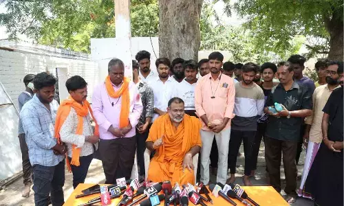Paripoornananda Swamy visits Guddam pond in Hindupur