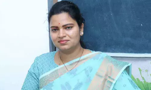 Vidudala Rajini accuses Naidu of stopping volunteers from distribution of pension