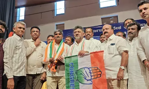 K P Bachche Gowda and Putta Anjanappa join Congress