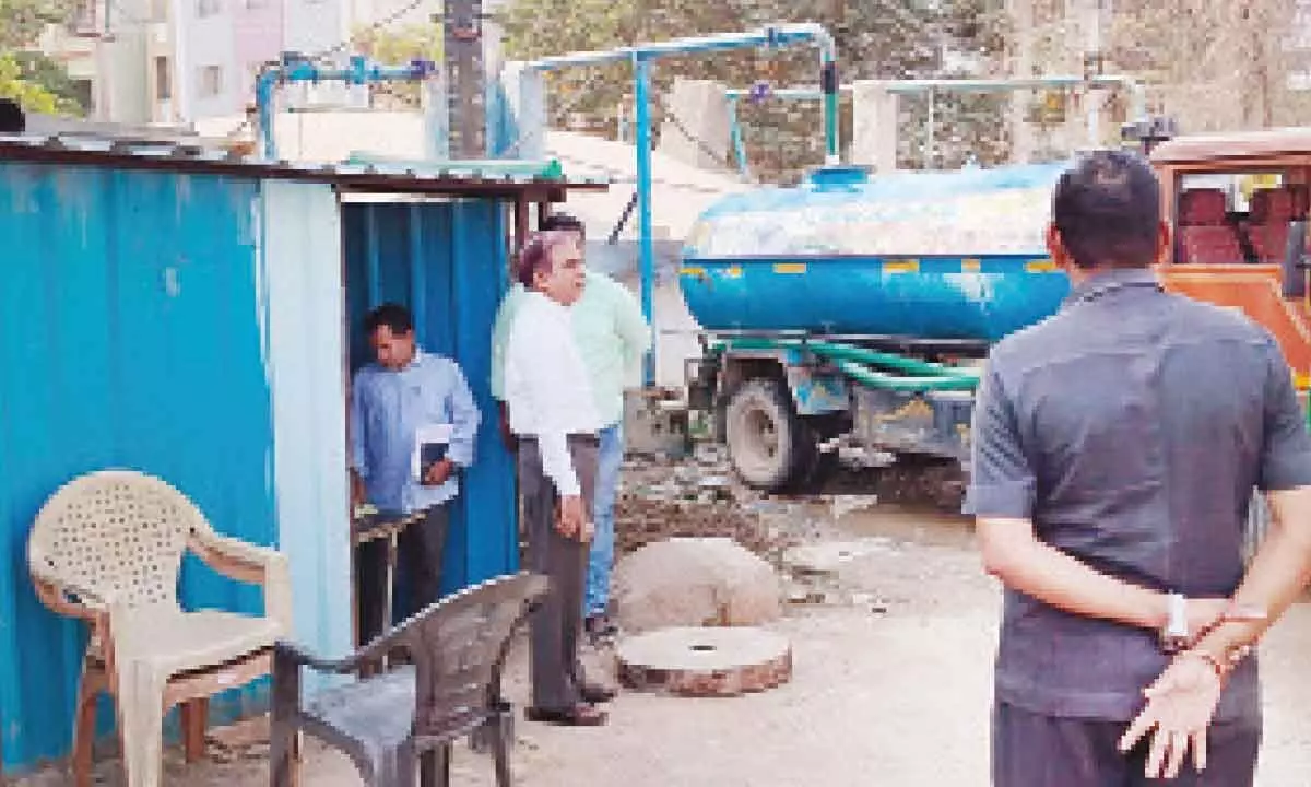 HMWSSB MD inspects tanker filling stations