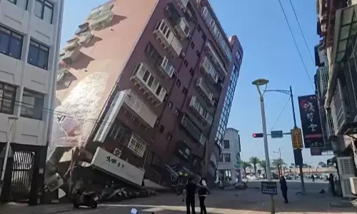 7.3-magnitude quake hits Taiwan, tsunami alert issued