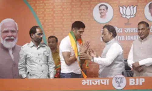 Boxer Vijender Singh quits Cong, joins BJP