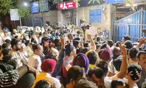 Sanjay Singh walks out of Tihar, to go to meet Kejriwals wife