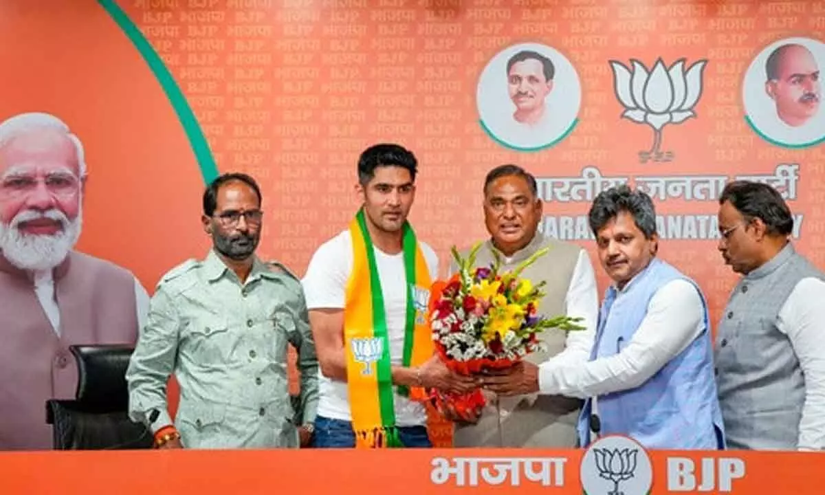 Boxer Vijender quits Congress, joins BJP