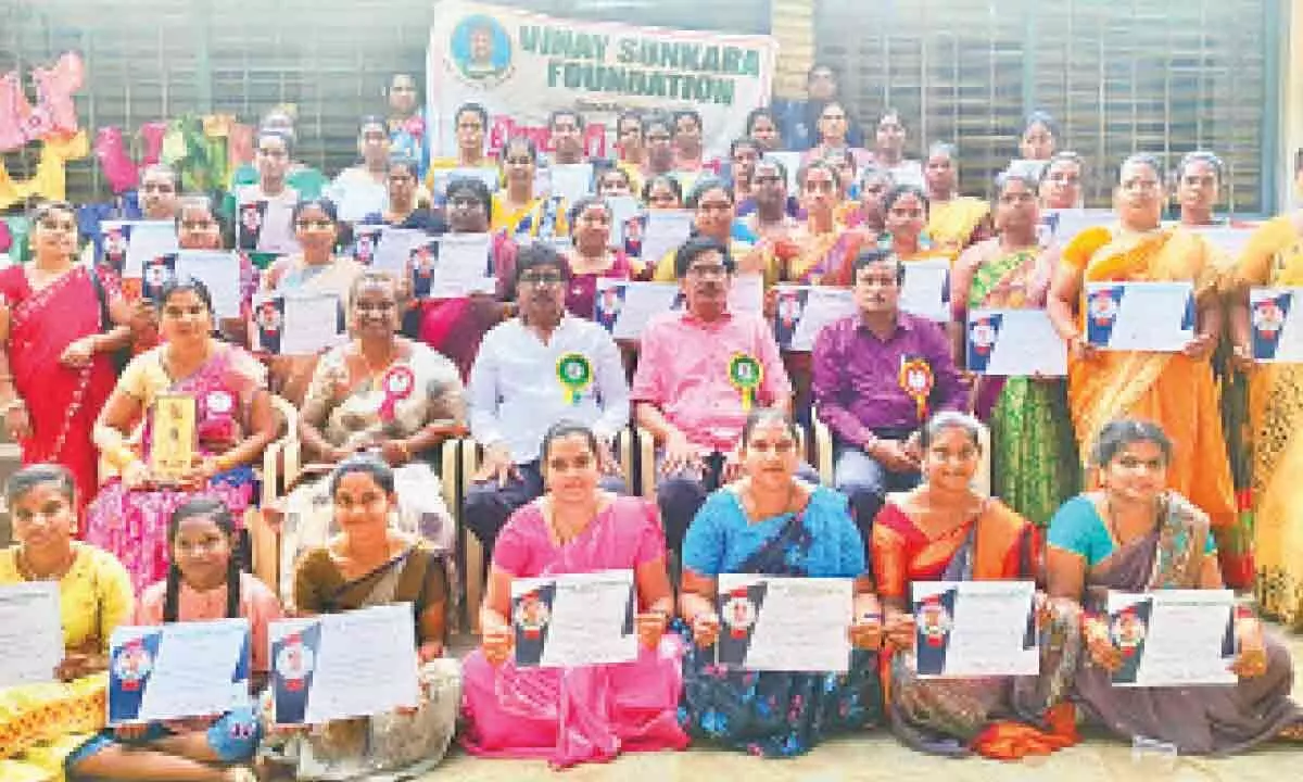 Rajamahendravaram: Certificates presented to tailoring trainees