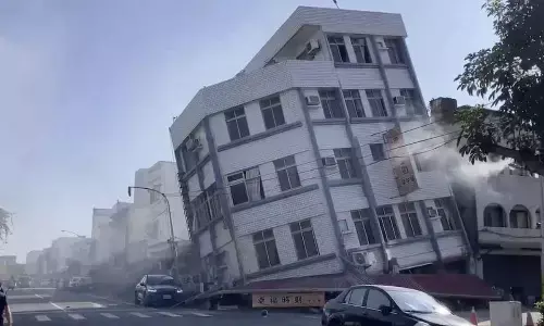 7 dead as strongest earthquake in 25 yrs hits Taiwan
