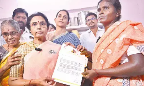 Bhuvaneswari praises commitment of TDP cadres
