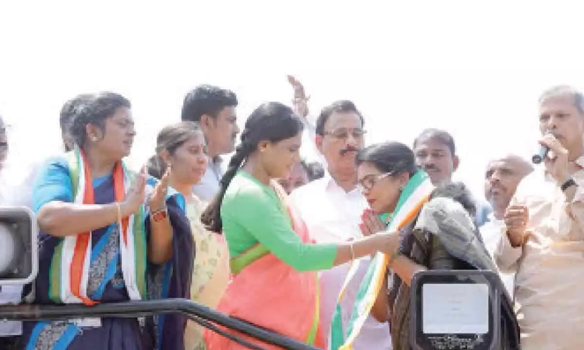 Kadapa: Ex-Union minister Kruparani joins Congress