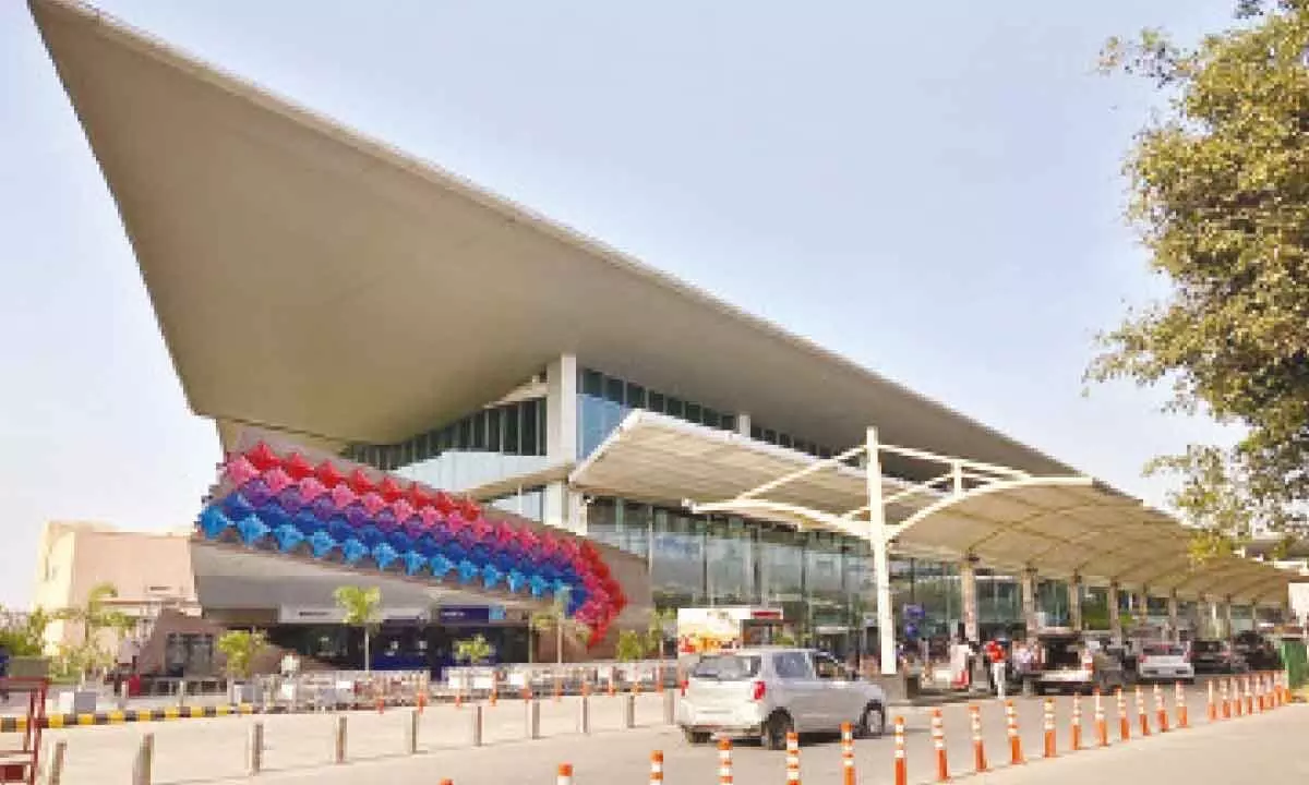 30 ‘suspected’ passengers flee: 8 officials relieved of   duties from Lko airport