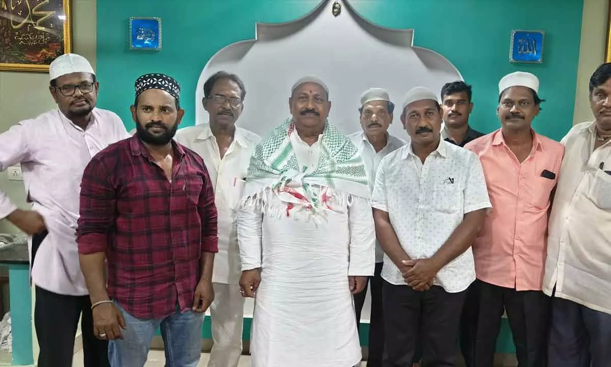 Kottu Satyanarayana hosts iftar party to muslims