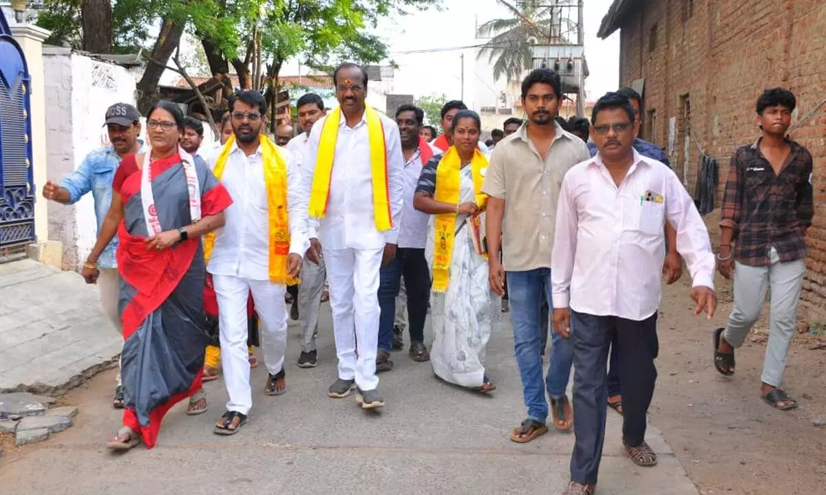 Eluru NDA candidate Badeti Chanti gets support from people during campaign